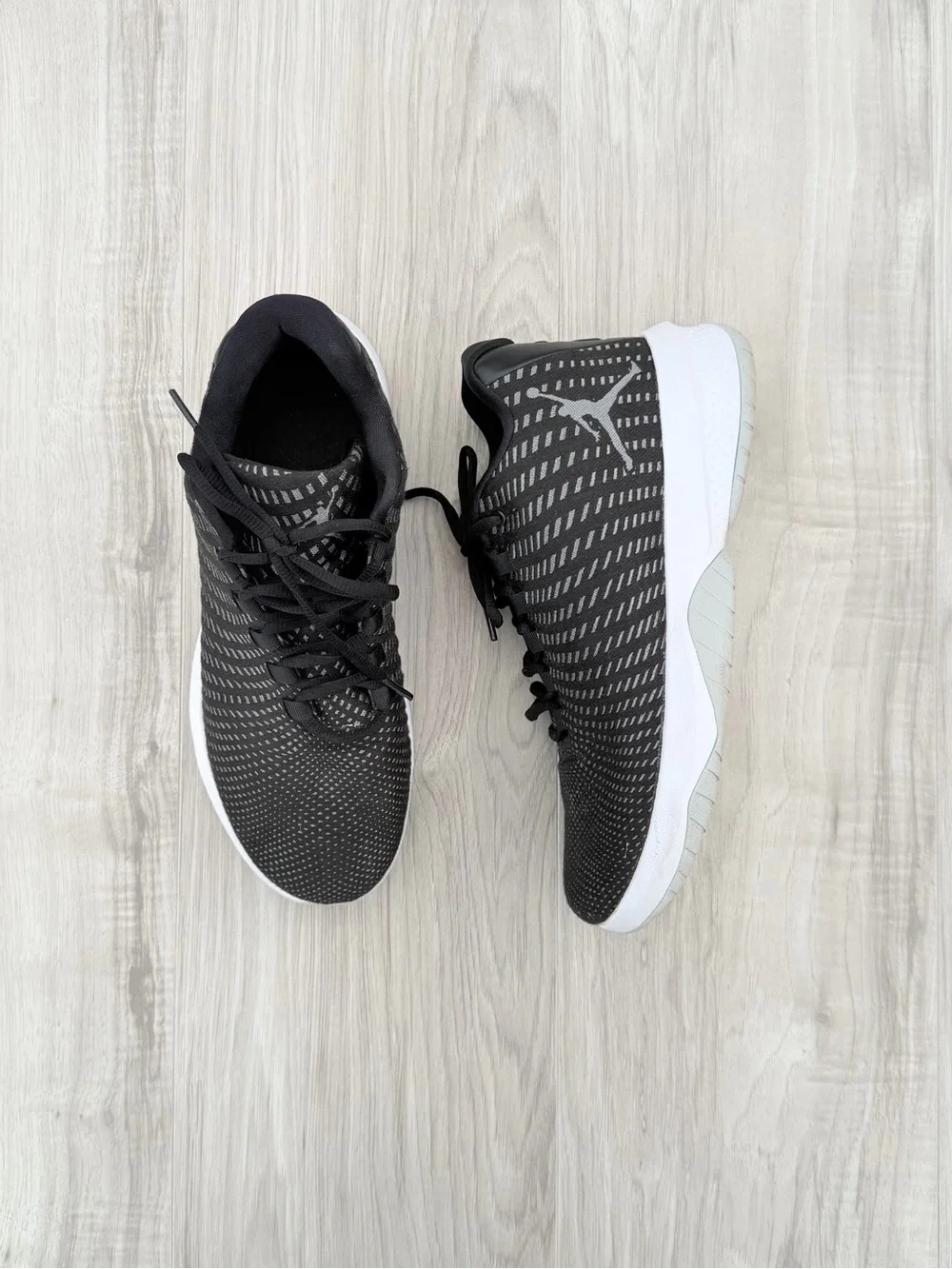 Nike Air Jordan B. Fly sneakers in a Black/Dark